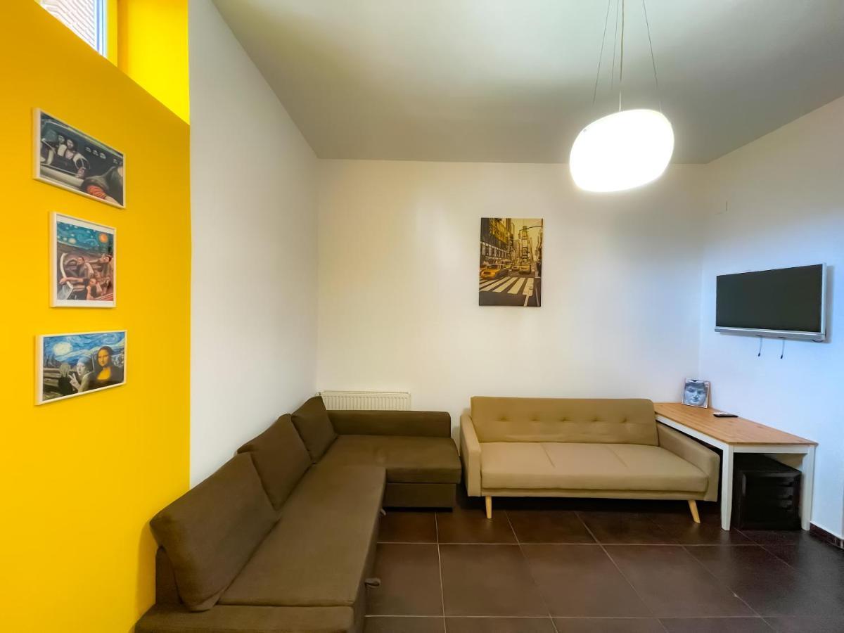 Apartmán Cool Flat With Hot Tub In The Old Town Bukurešť Exteriér fotografie
