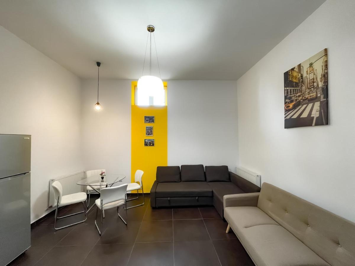 Apartmán Cool Flat With Hot Tub In The Old Town Bukurešť Exteriér fotografie