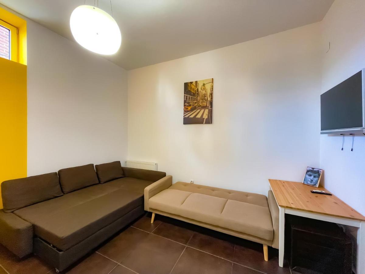 Apartmán Cool Flat With Hot Tub In The Old Town Bukurešť Exteriér fotografie