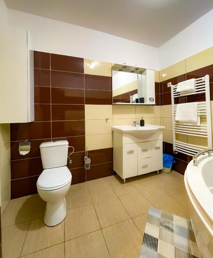 Apartmán Cool Flat With Hot Tub In The Old Town Bukurešť Exteriér fotografie