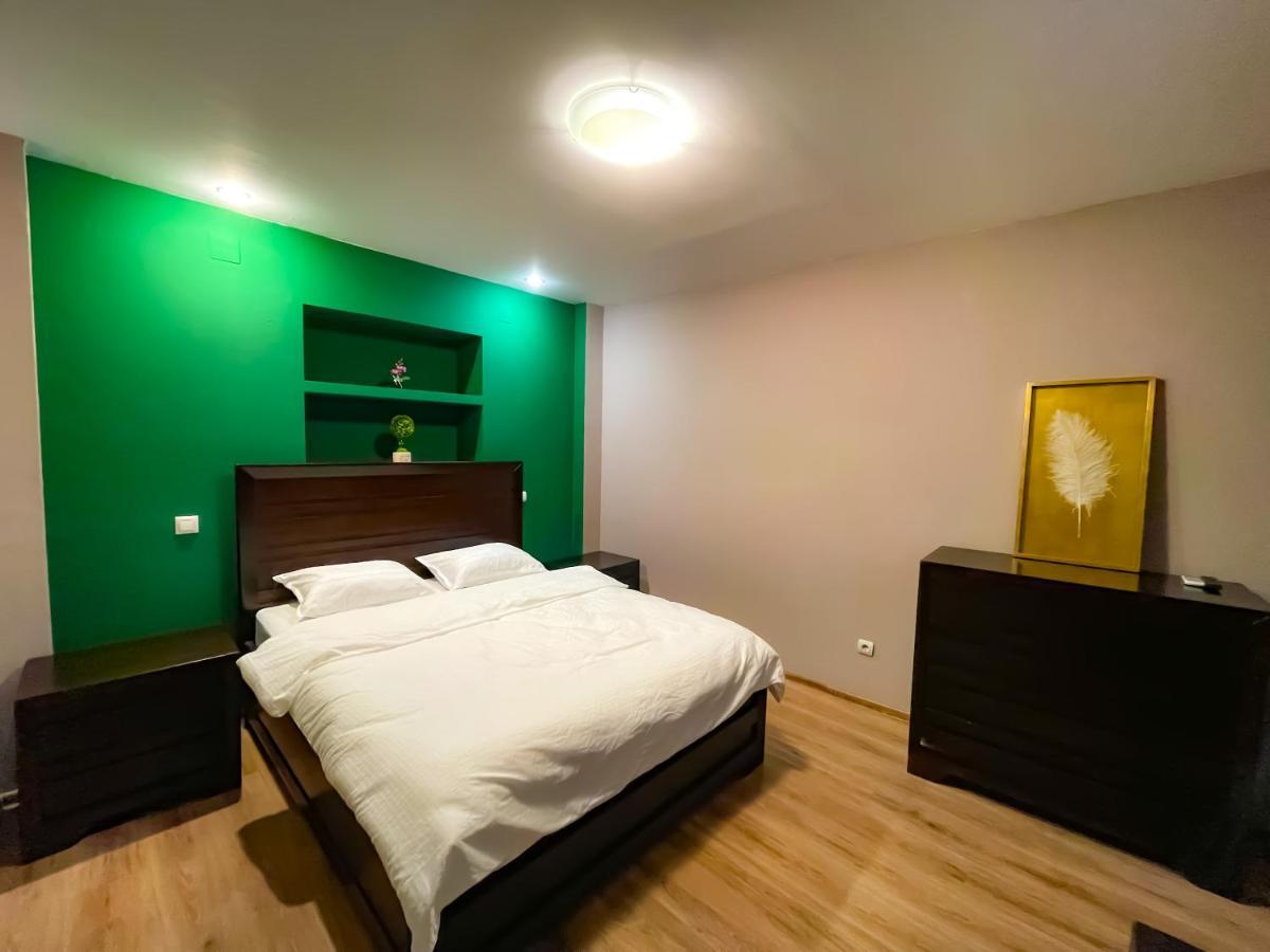 Apartmán Cool Flat With Hot Tub In The Old Town Bukurešť Exteriér fotografie