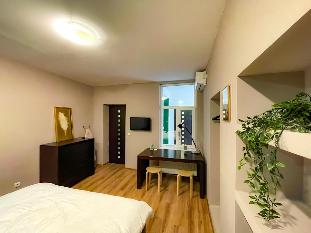Apartmán Cool Flat With Hot Tub In The Old Town Bukurešť Exteriér fotografie